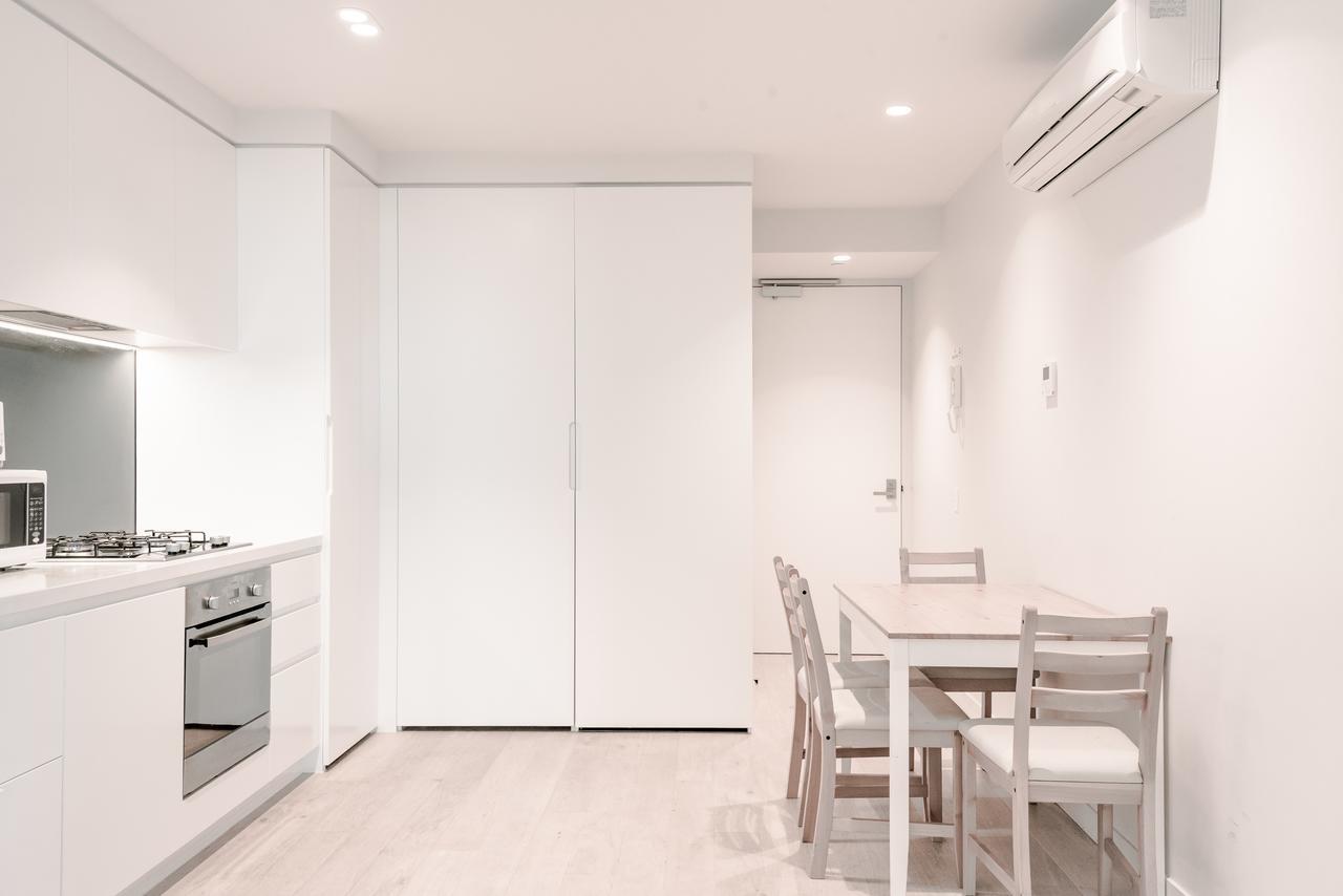 Light Tower Apartment Melbourne Exterior photo